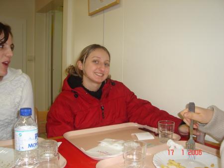 toujours a la cantine mais le midi