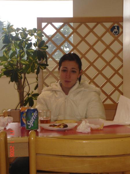 toujours a la cantine mais le midi